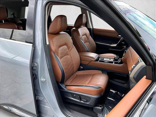 Used 2024 Nissan Pathfinder Platinum AWD/4WD image 9