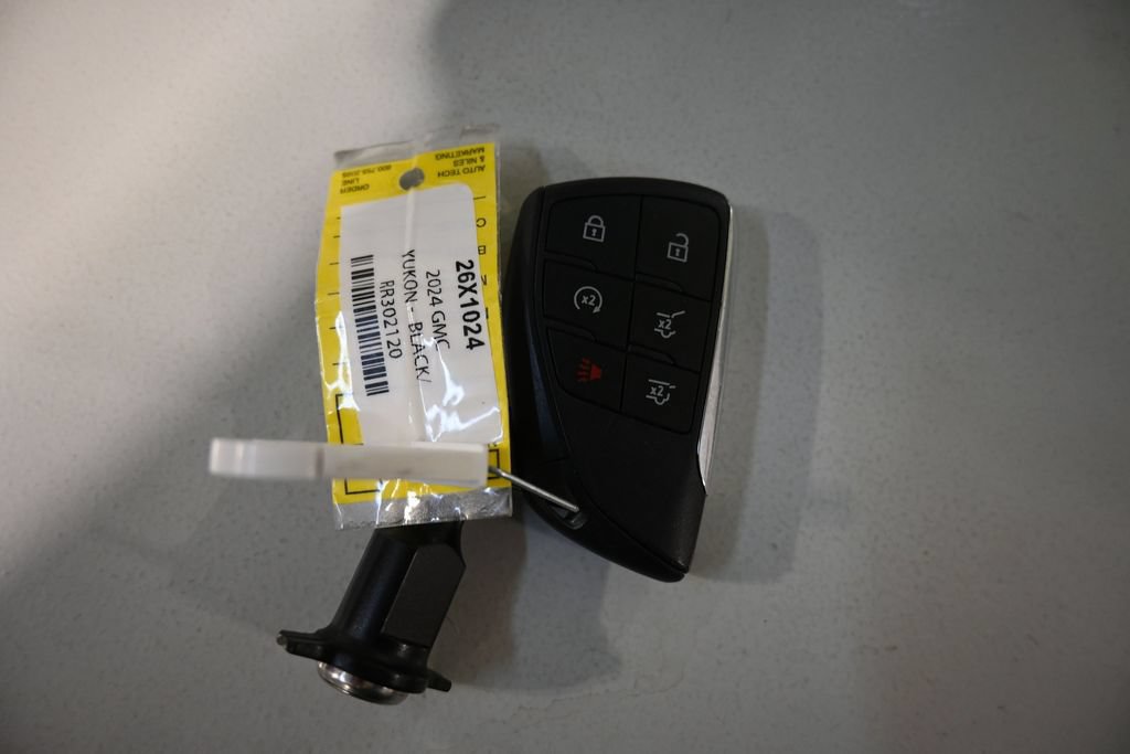 Used 2024 GMC Yukon SLT AWD/4WD image 15