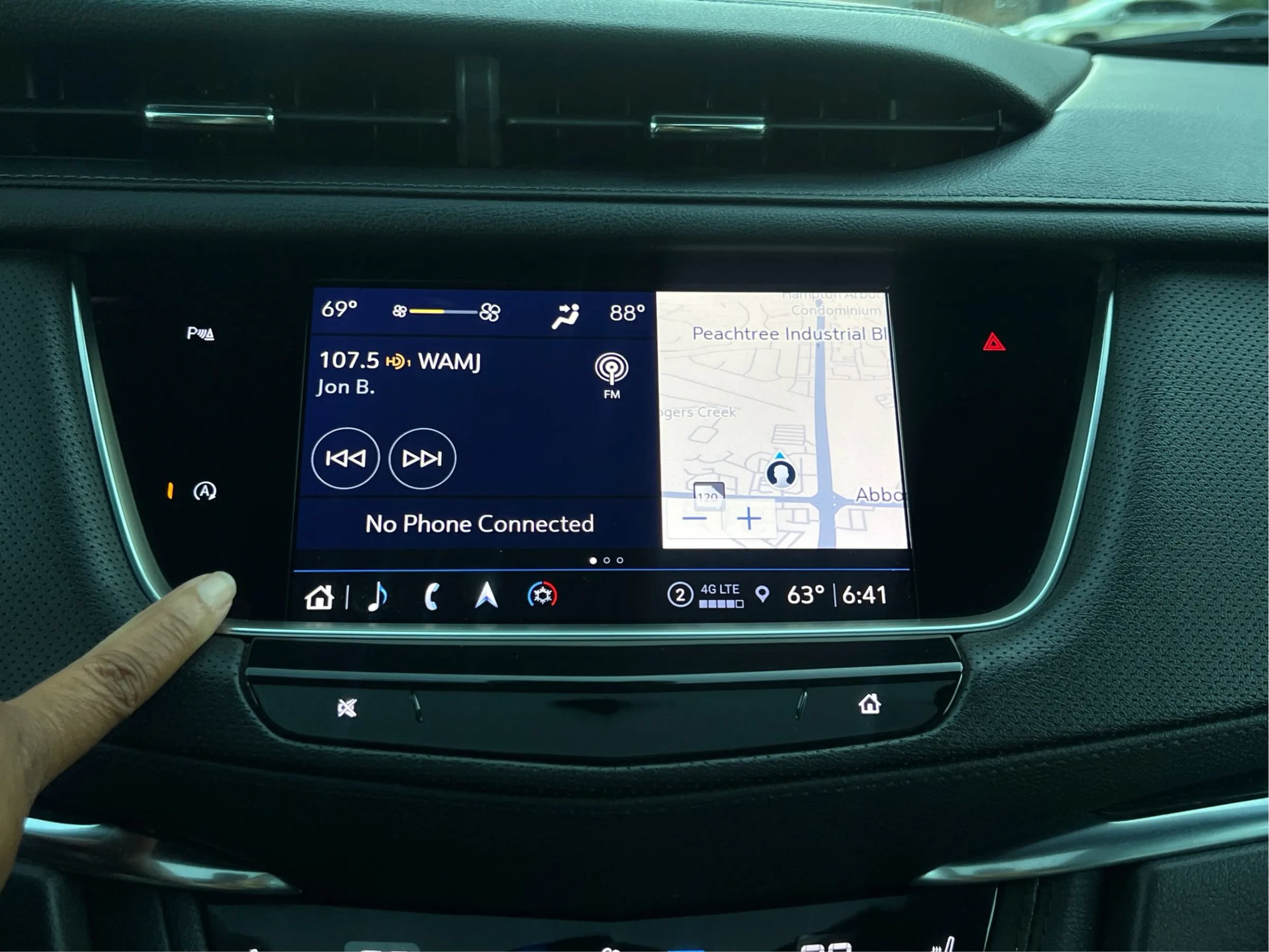 Used 2022 Cadillac XT5 Premium Luxury w/ LPO, ONYX Package AWD/4WD image 16