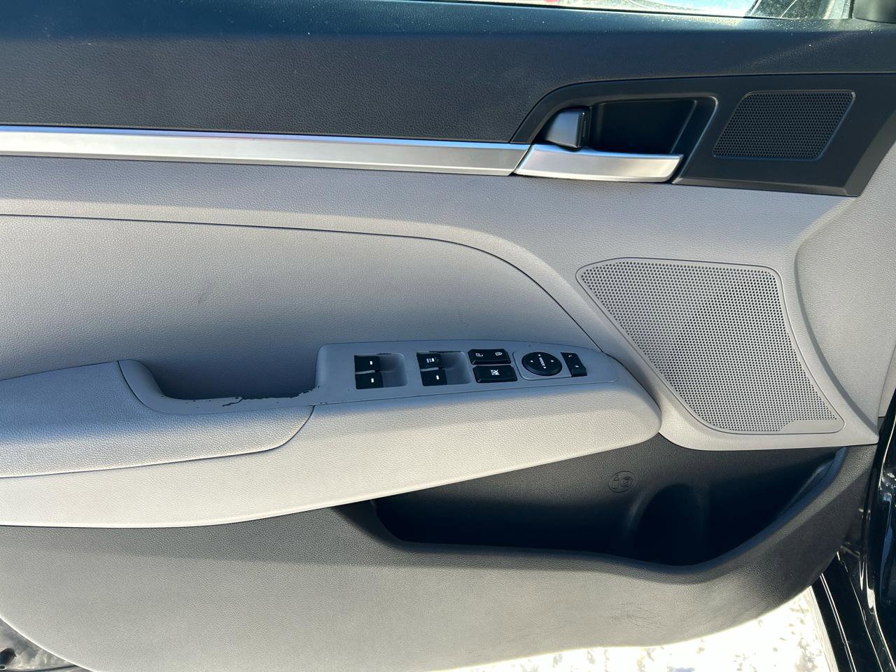 Used 2020 Hyundai Elantra SE image 8