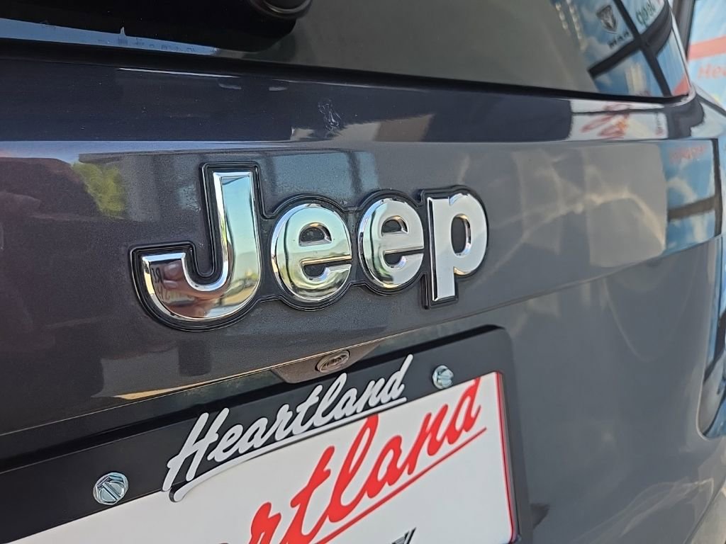 Used 2023 Jeep Renegade Latitude AWD/4WD image 16