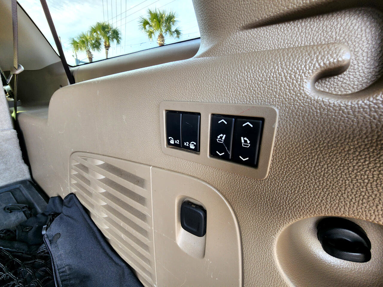 Used 2018 Chevrolet Suburban Premier image 25