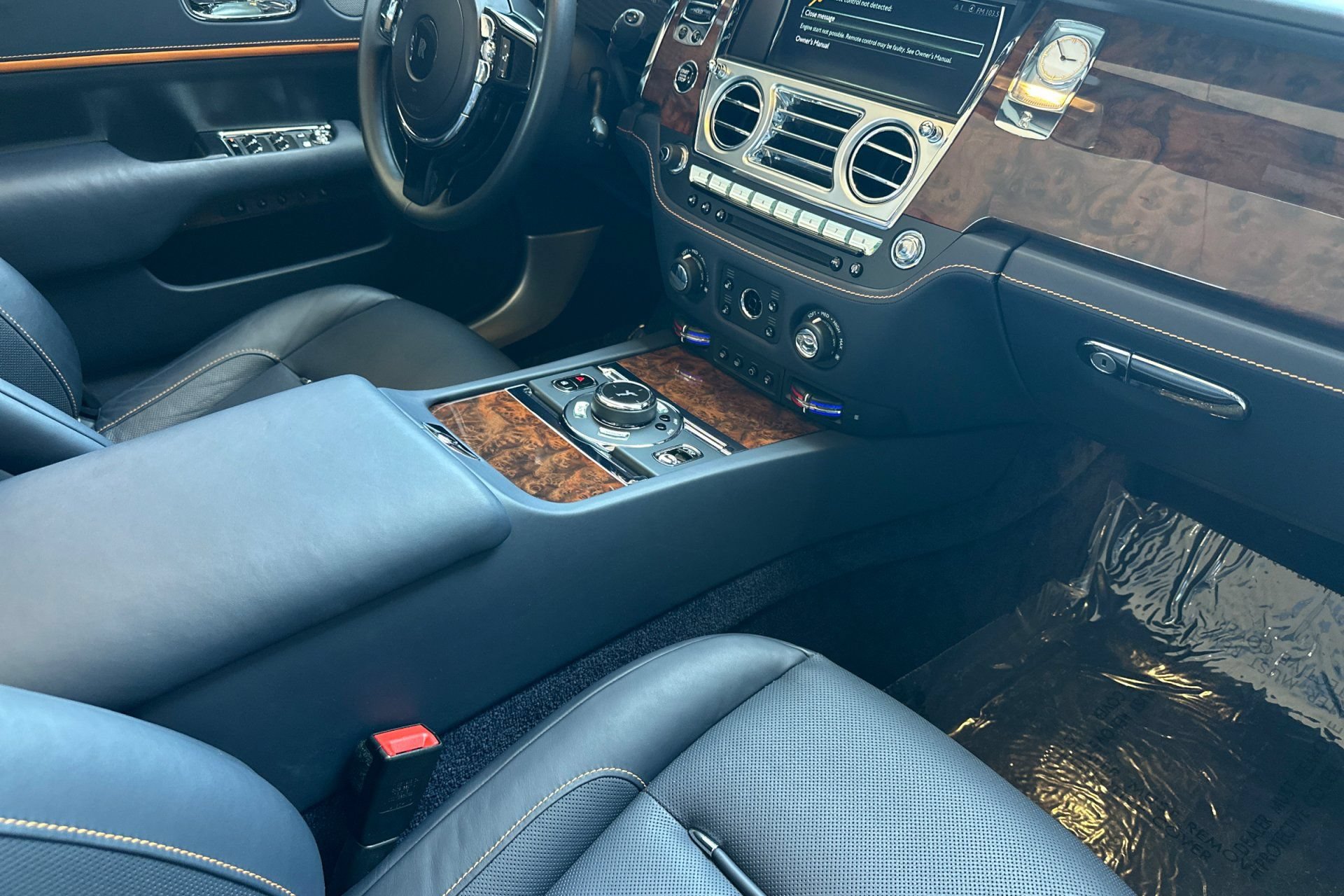 Used 2019 Rolls-Royce Dawn RWD image 18