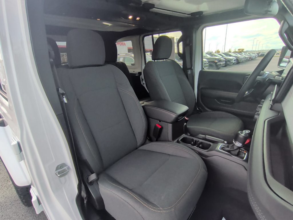 Used 2026 Jeep Wrangler Unlimited Sahara AWD/4WD image 25