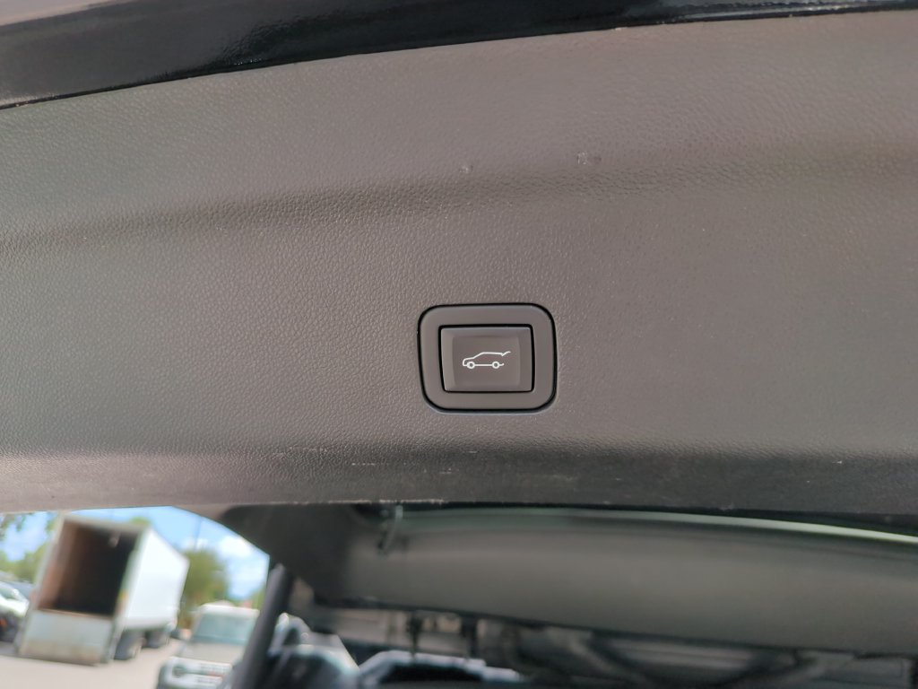 Used 2024 Cadillac Escalade ESV V AWD/4WD image 14