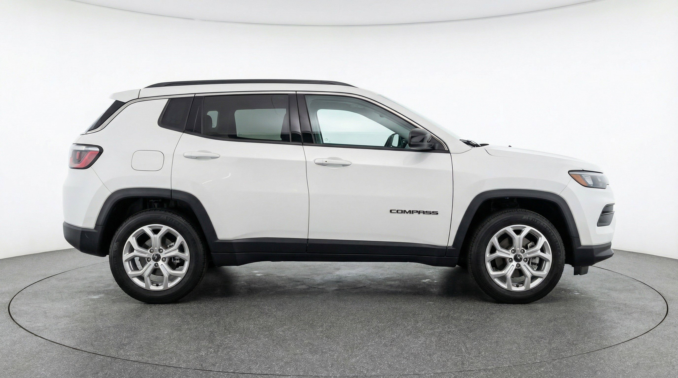 Used 2025 Jeep Compass Latitude AWD/4WD image 11