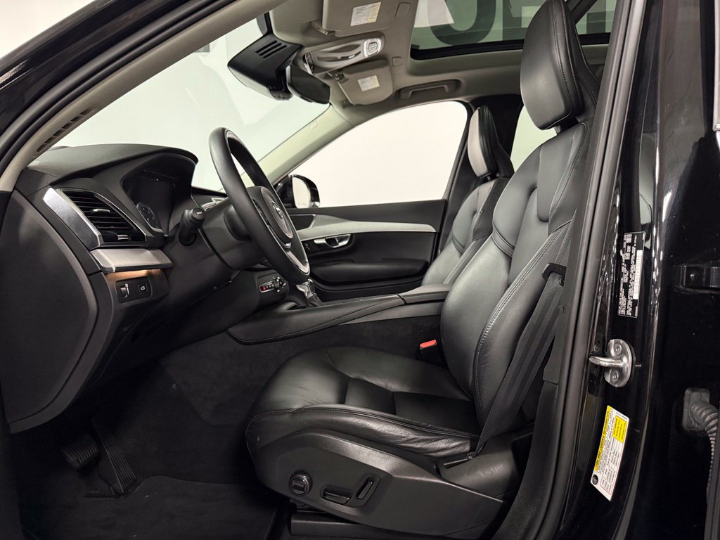 Used 2022 Volvo XC90 T5 Momentum AWD/4WD image 9