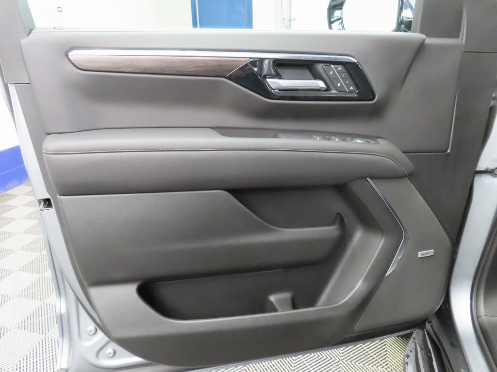 Used 2025 Chevrolet Suburban Premier image 66