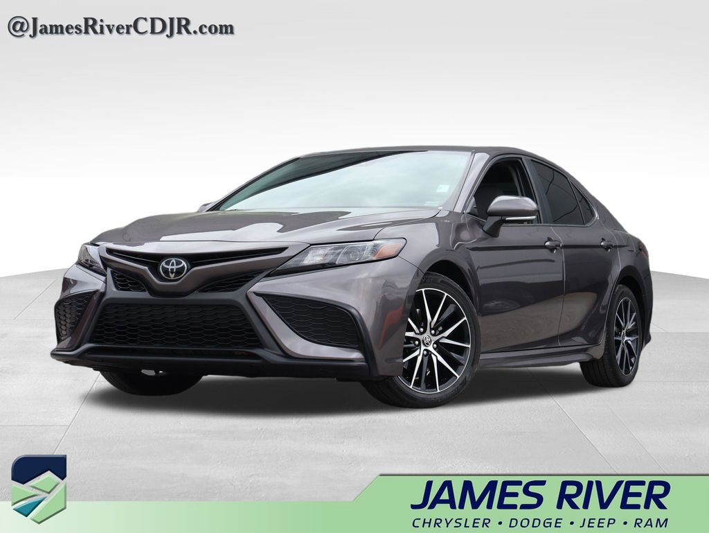 Used 2022 Toyota Camry SE image 1
