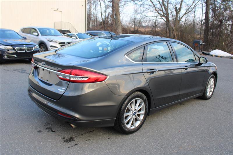 Used 2017 Ford Fusion SE w/ Fusion SE Technology Package image 6