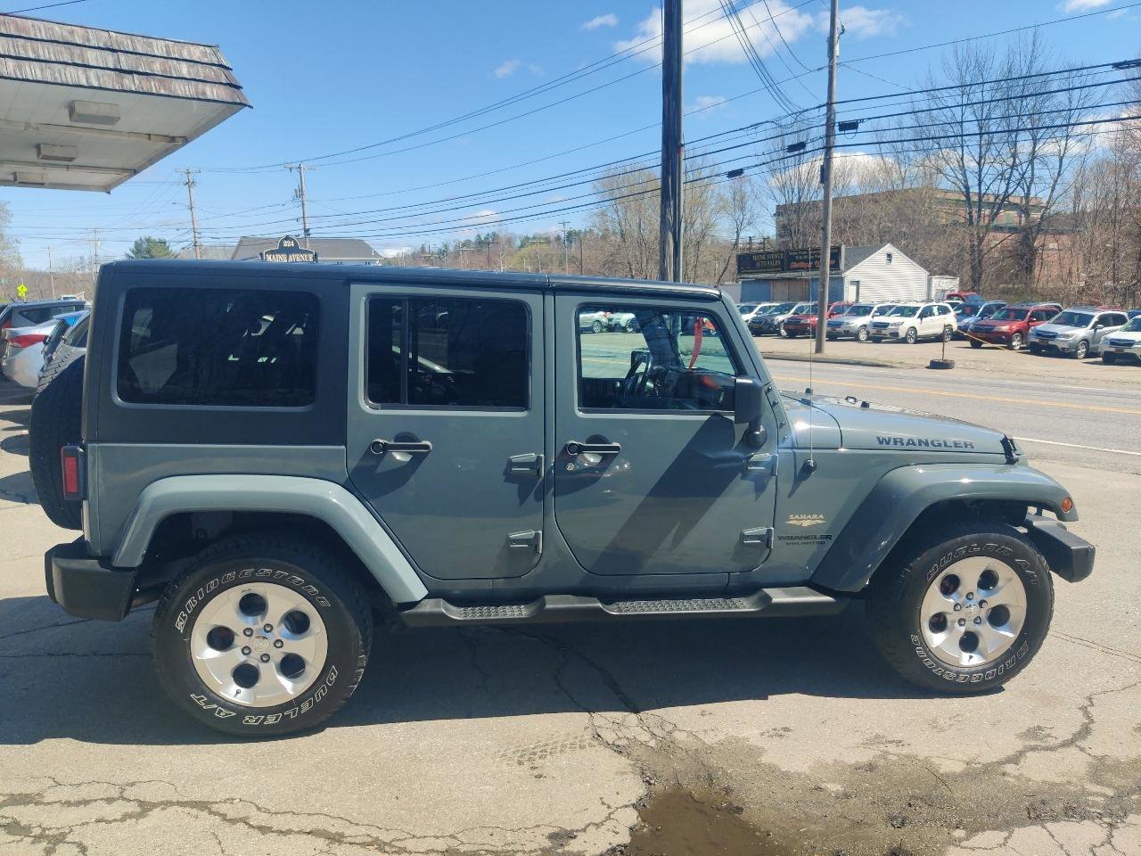 Used 2014 Jeep Wrangler Unlimited Sahara w/ Connectivity Group AWD/4WD image 7