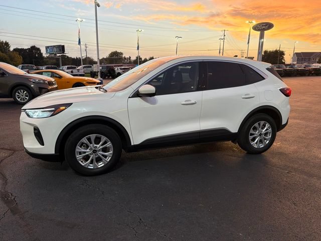 Used 2023 Ford Escape Active w/ Tech Pack #2 AWD/4WD image 6