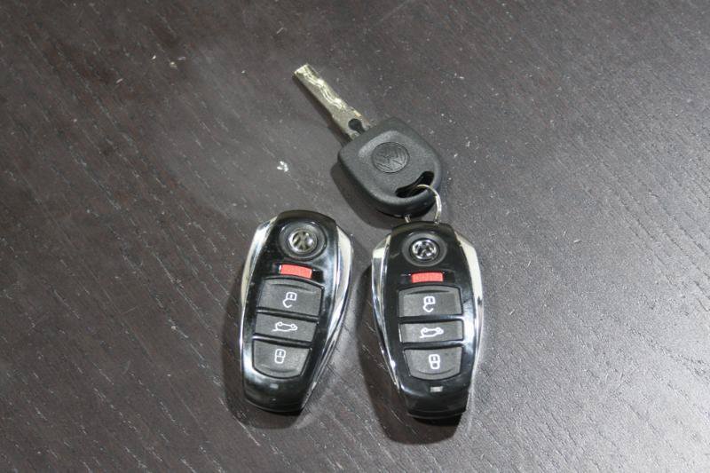 Used 2016 Volkswagen Touareg TDI AWD/4WD image 2