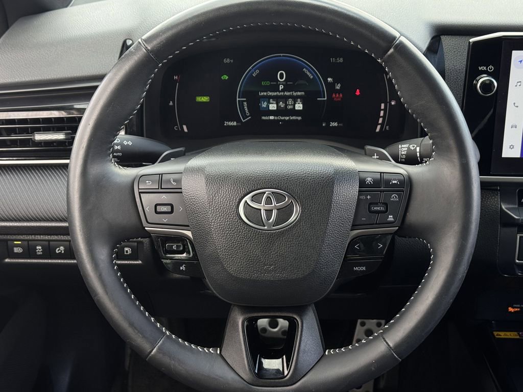 Used 2025 Toyota Camry SE w/ Multimedia Upgrade Package image 14