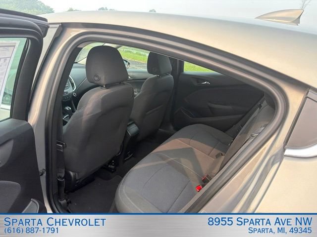 Used 2018 Chevrolet Cruze LT w/ Convenience Package FWD image 9