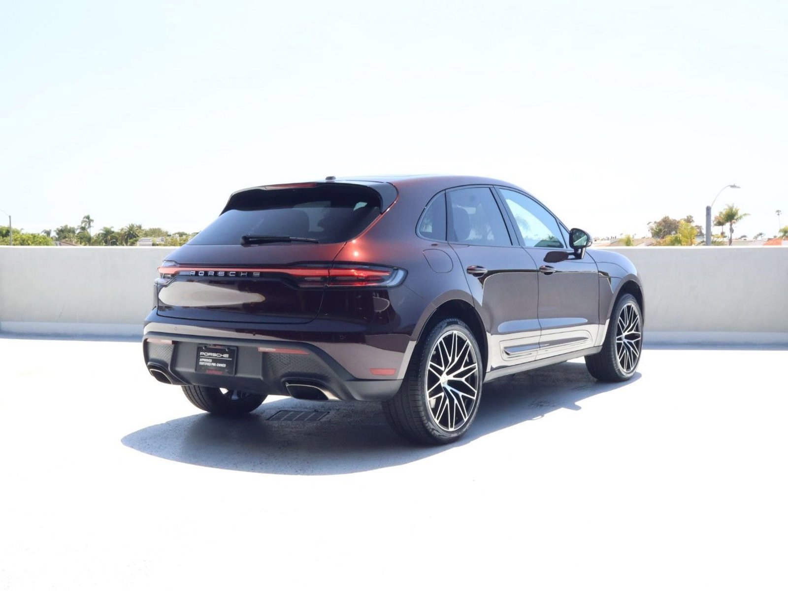 Certified 2025 Porsche Macan AWD/4WD image 9