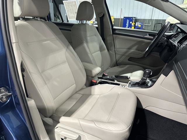 Used 2017 Volkswagen Golf SE image 17