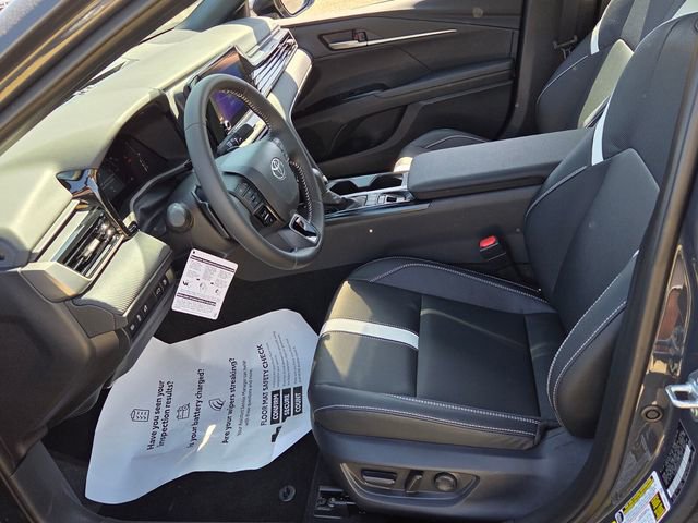 Used 2026 Toyota Camry SE w/ Convenience Package FWD image 5