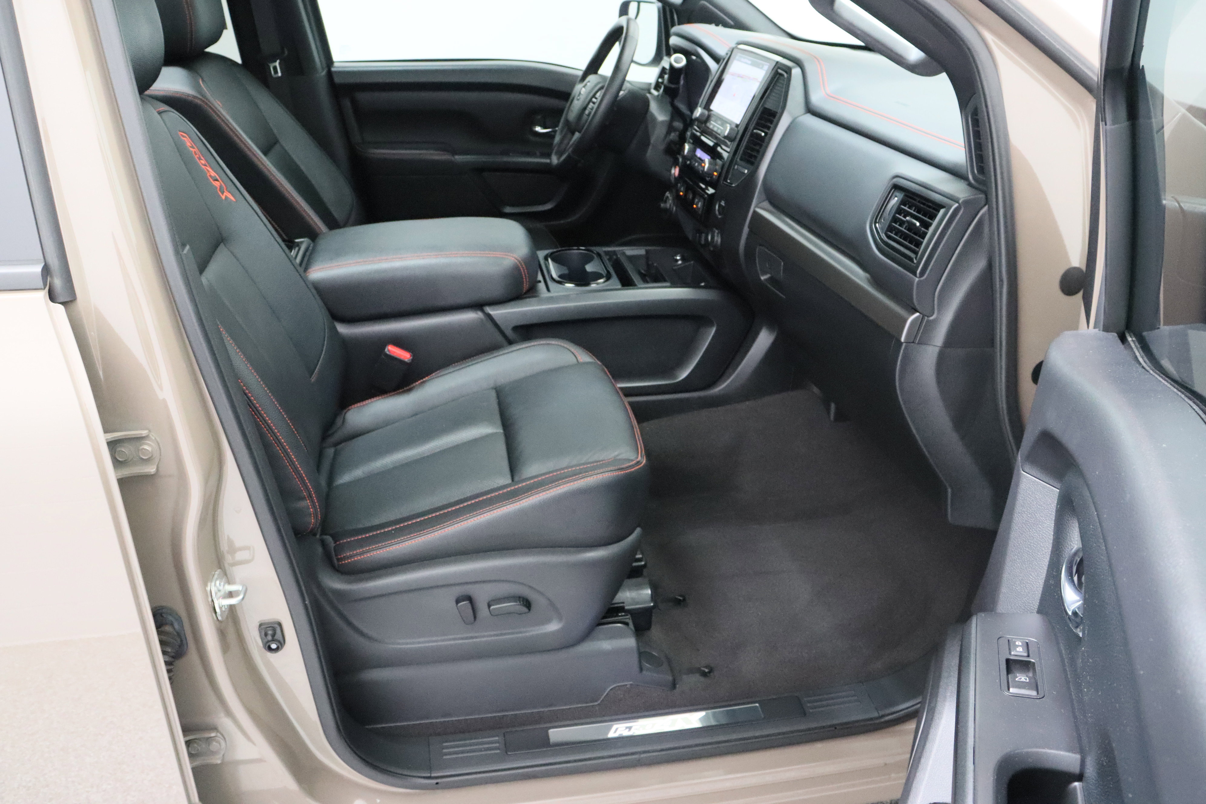 Used 2022 Nissan Titan PRO-4X w/ Pro-4x Convenience Package image 41