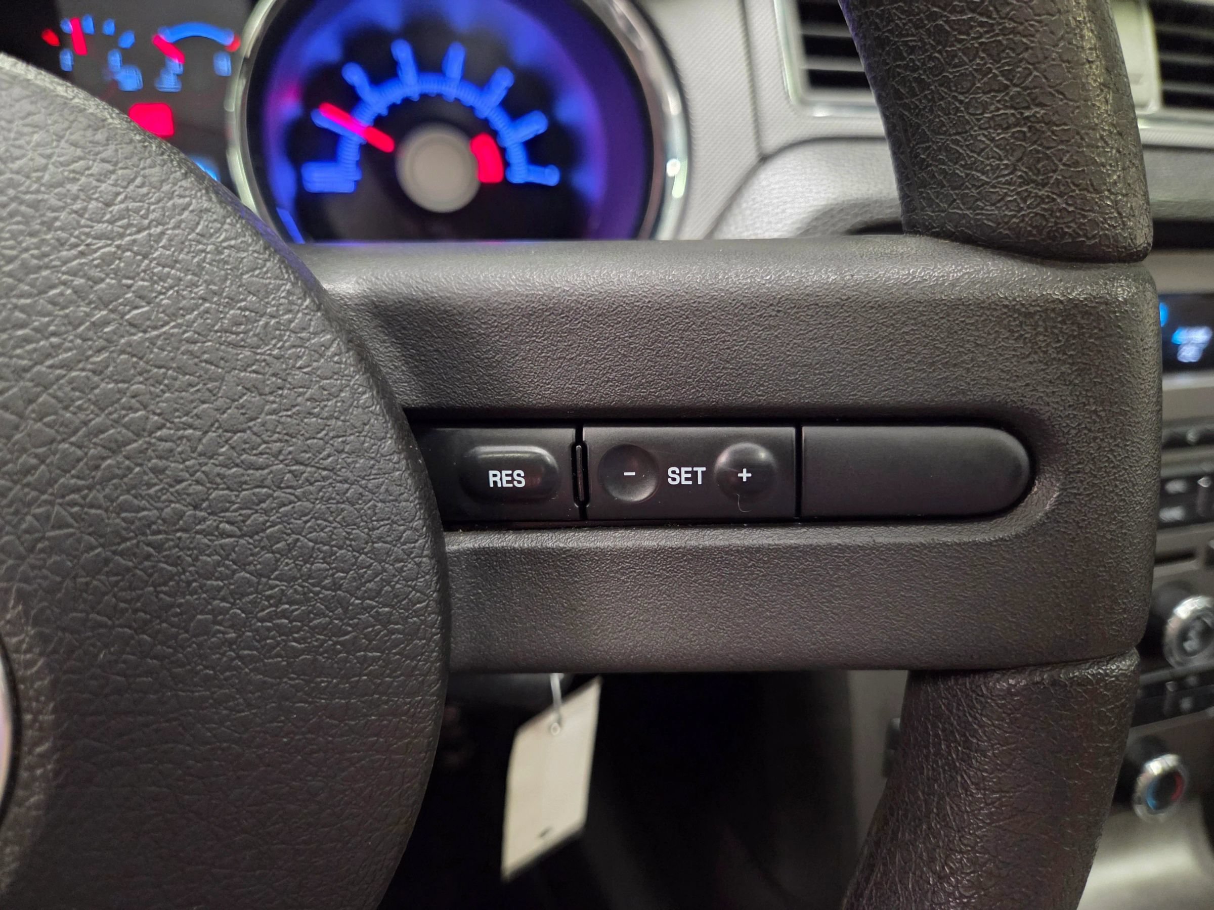 Used 2010 Ford Mustang Convertible RWD image 21