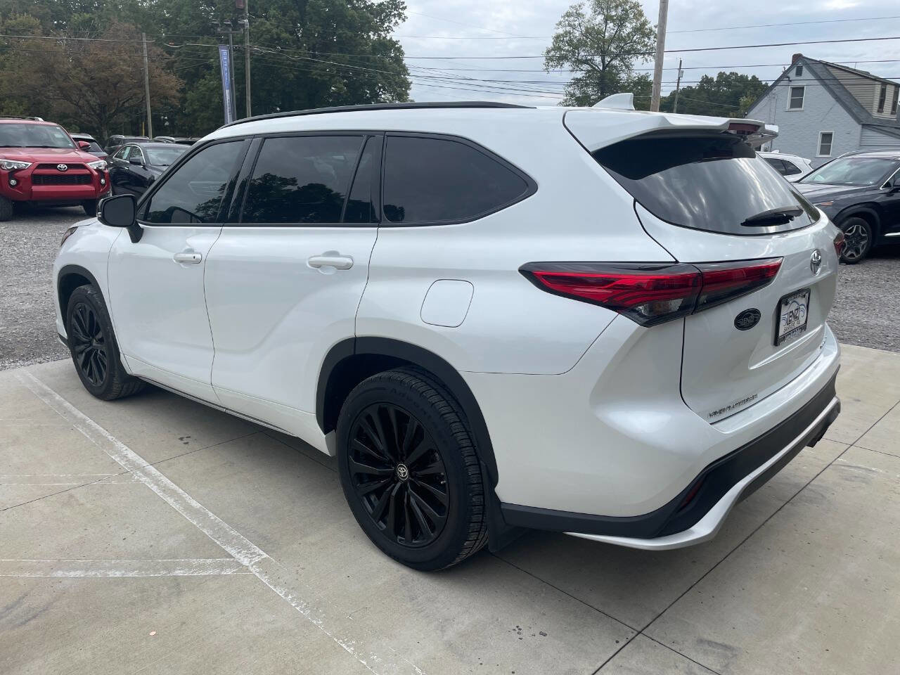 Used 2023 Toyota Highlander XSE image 4