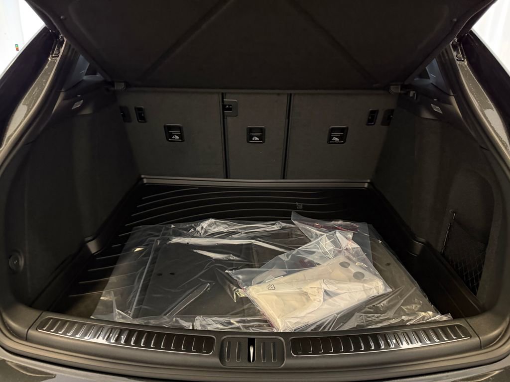 New 2026 Porsche Macan AWD/4WD image 28