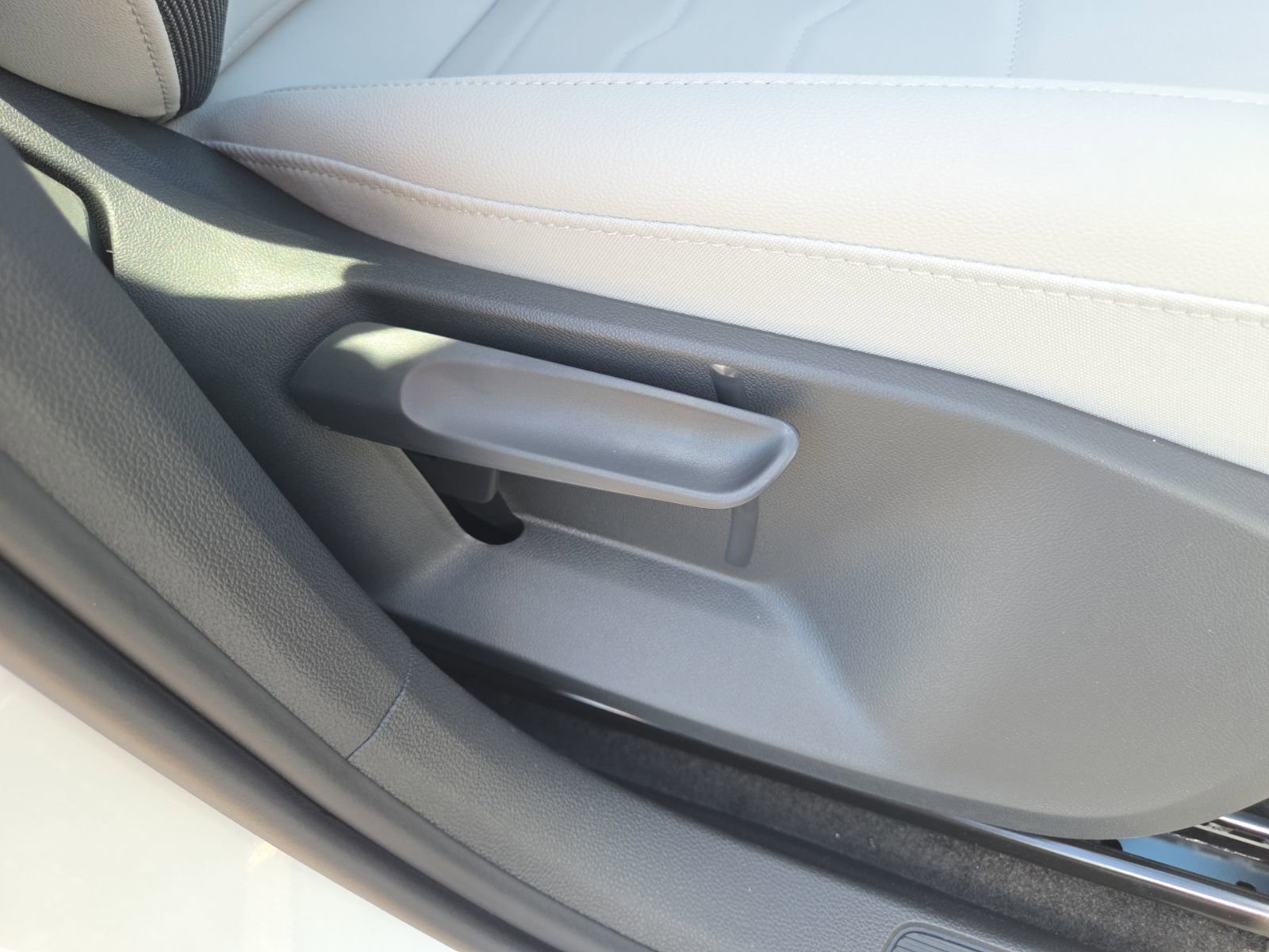 New 2026 Volkswagen Taos SE FWD image 22