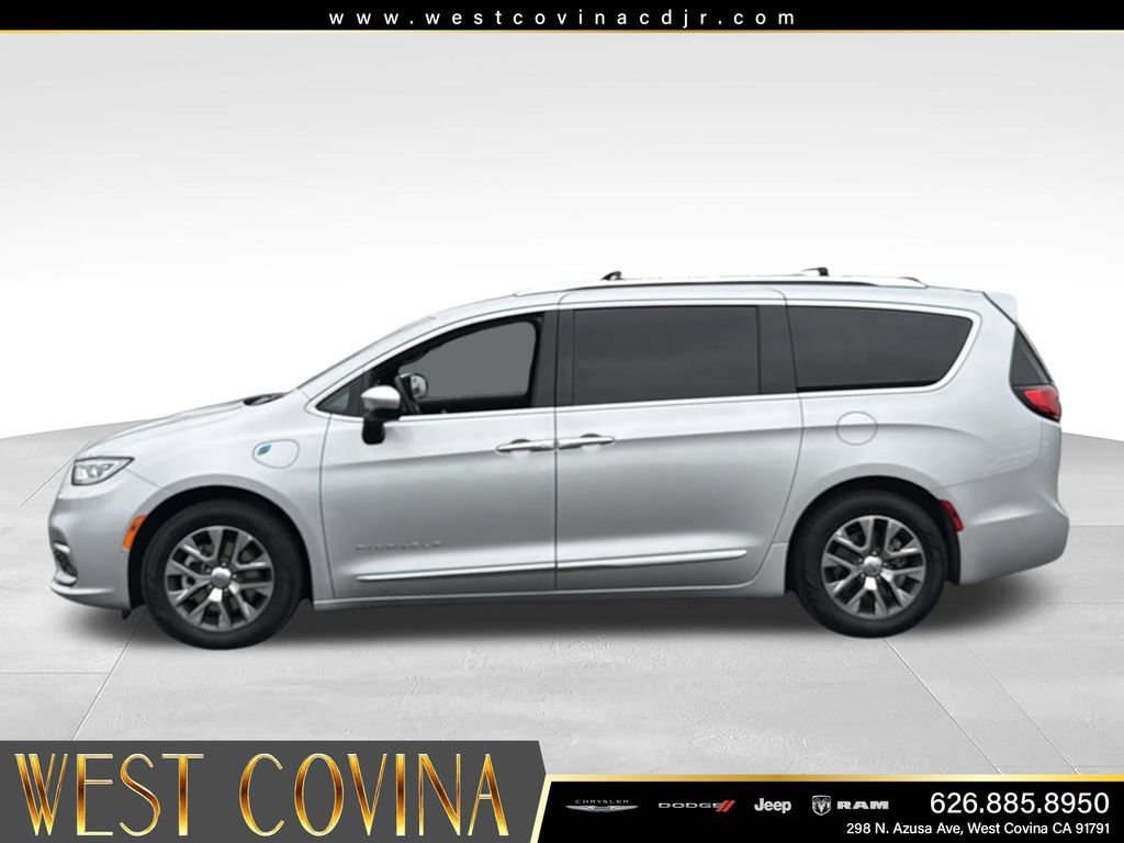 Used 2023 Chrysler Pacifica Pinnacle FWD image 6