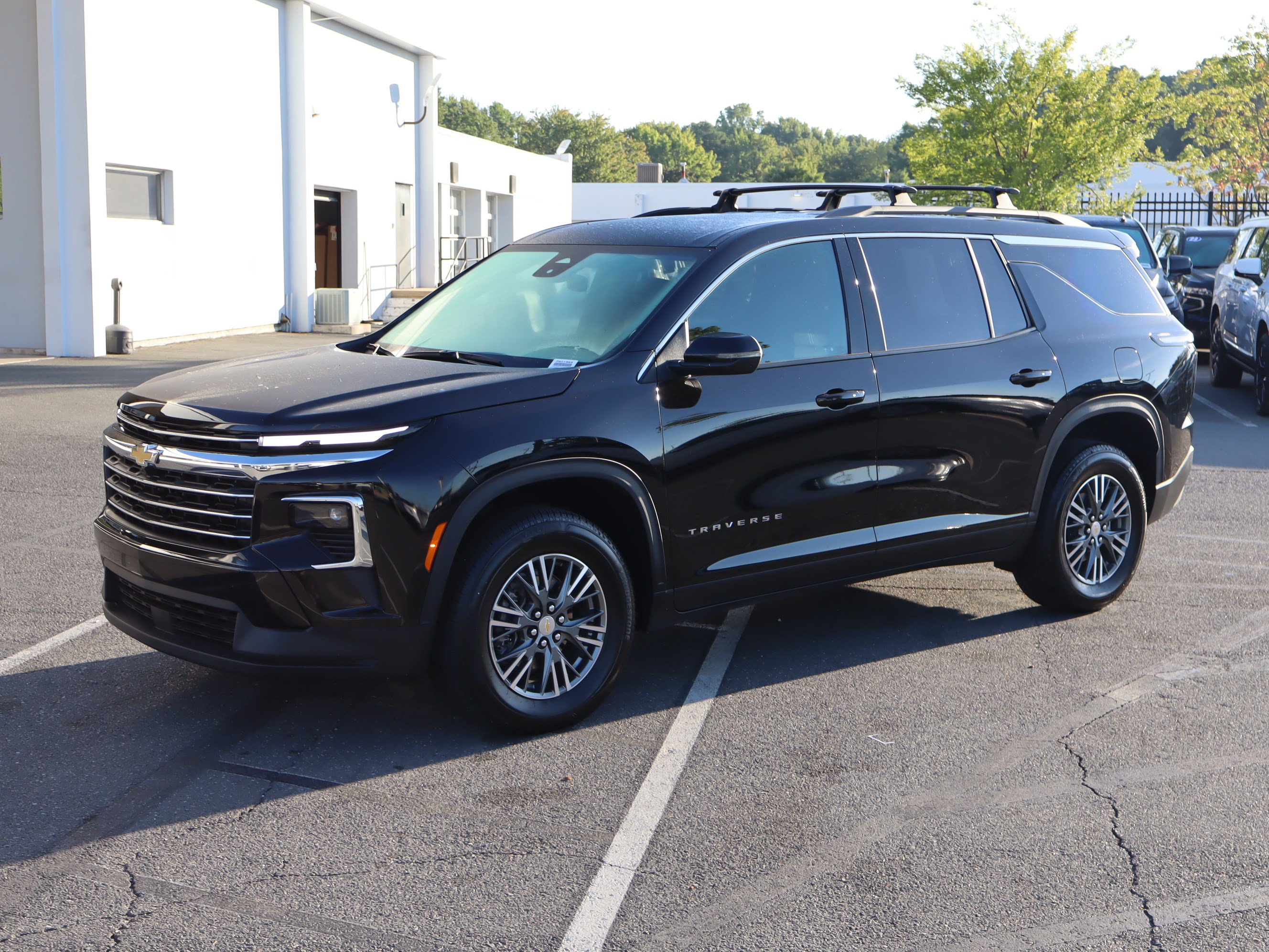 Used 2025 Chevrolet Traverse LT AWD/4WD image 5