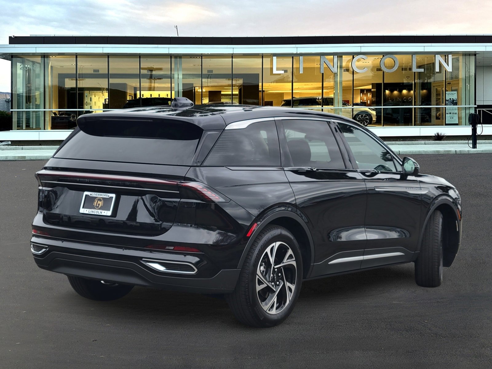 New 2025 Lincoln Nautilus Premier w/ Equipment Group 102A image 4