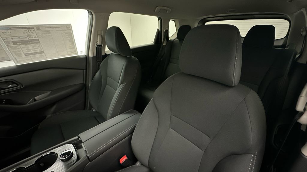 Used 2024 Nissan Rogue S image 9