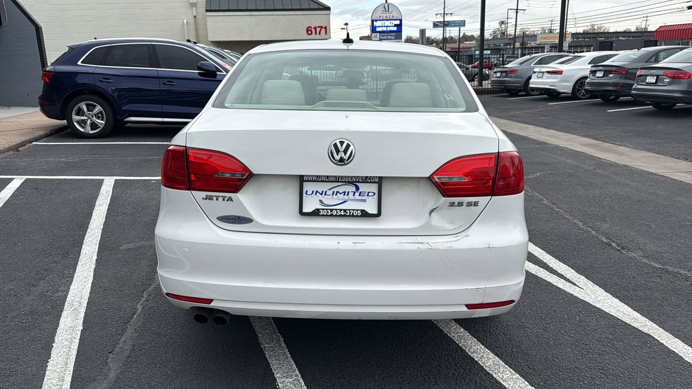 Used 2011 Volkswagen Jetta SE image 4