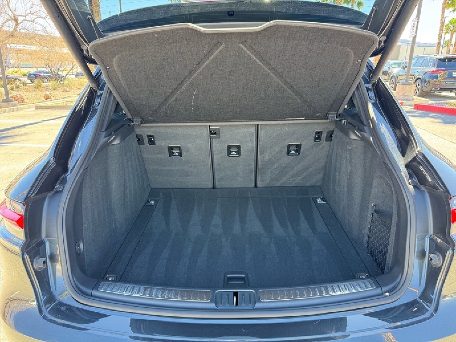 Used 2024 Porsche Macan image 20