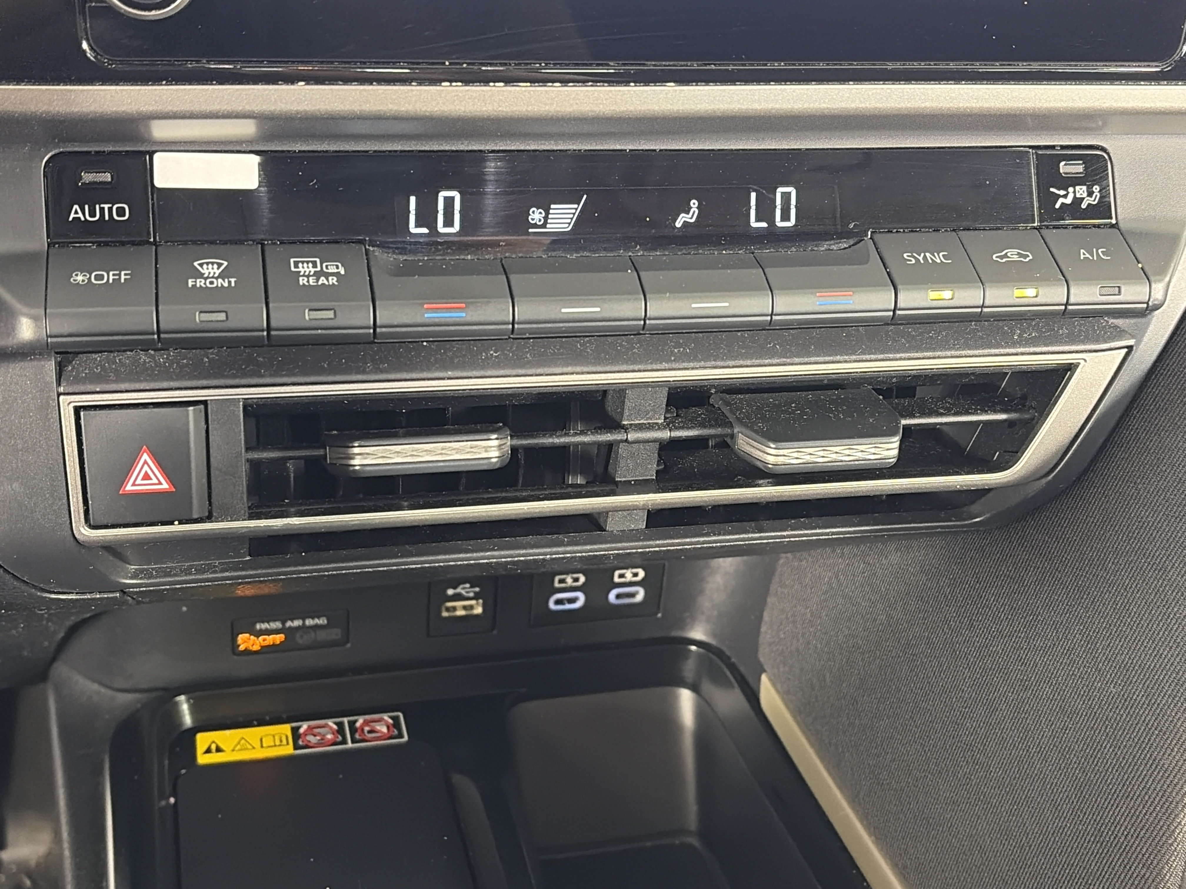 Used 2025 Toyota Camry LE FWD image 22