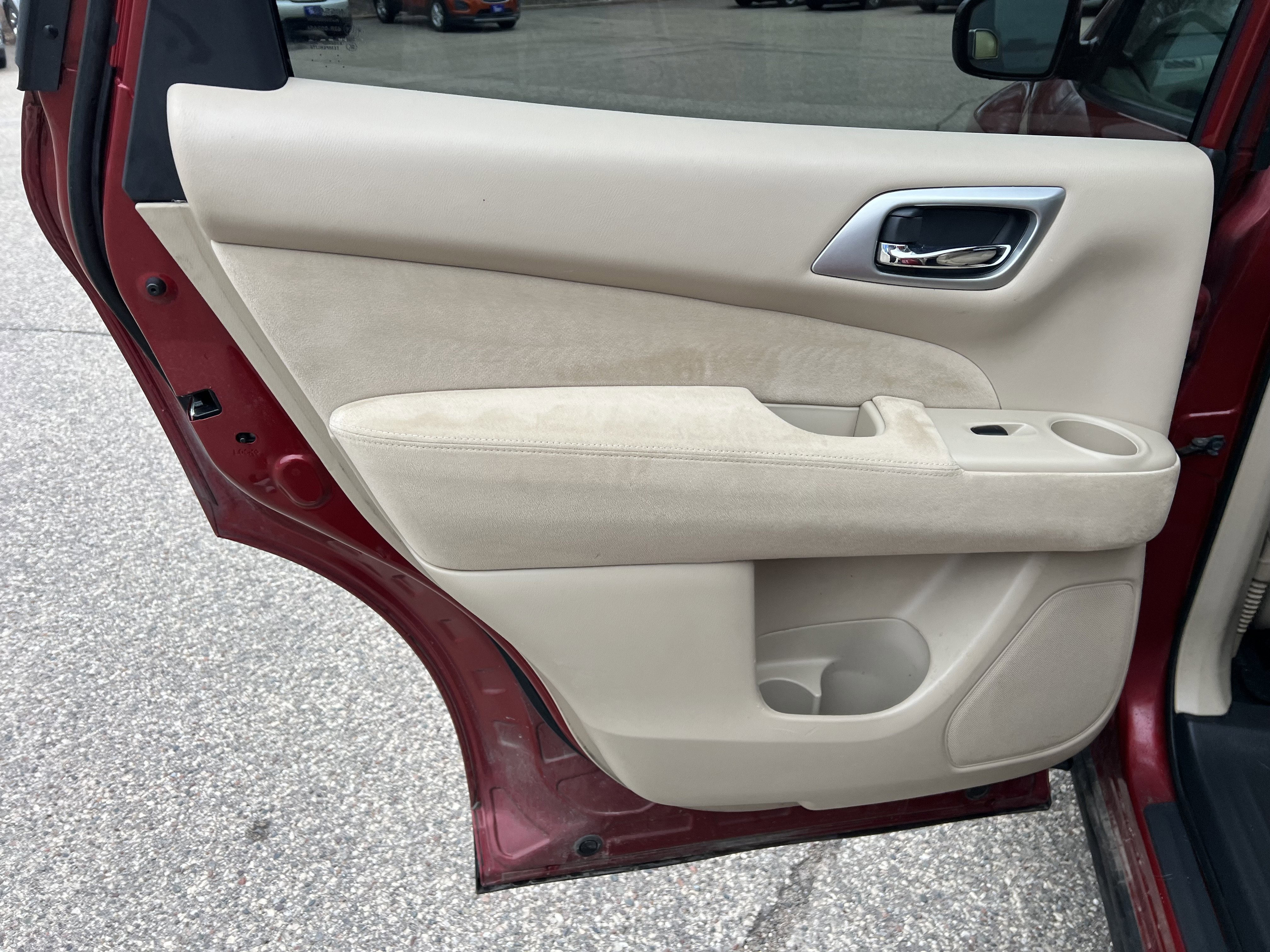 Used 2016 Nissan Pathfinder S image 11