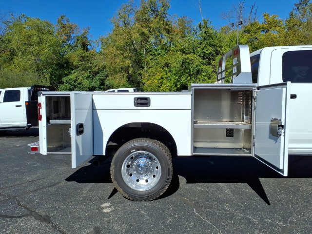 New 2026 RAM 5500 Tradesman w/ Chrome Appearance Group AWD/4WD image 28