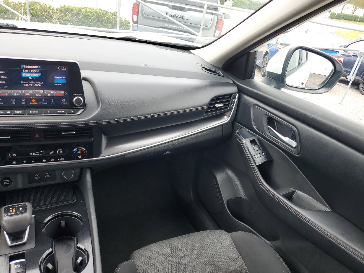 Used 2024 Nissan Rogue SV FWD image 13