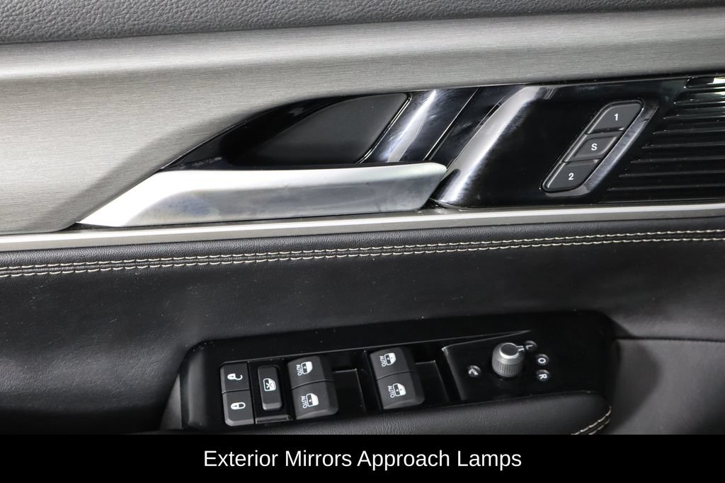 Used 2025 Jeep Wagoneer L Series II w/ Convenience Group I AWD/4WD image 23