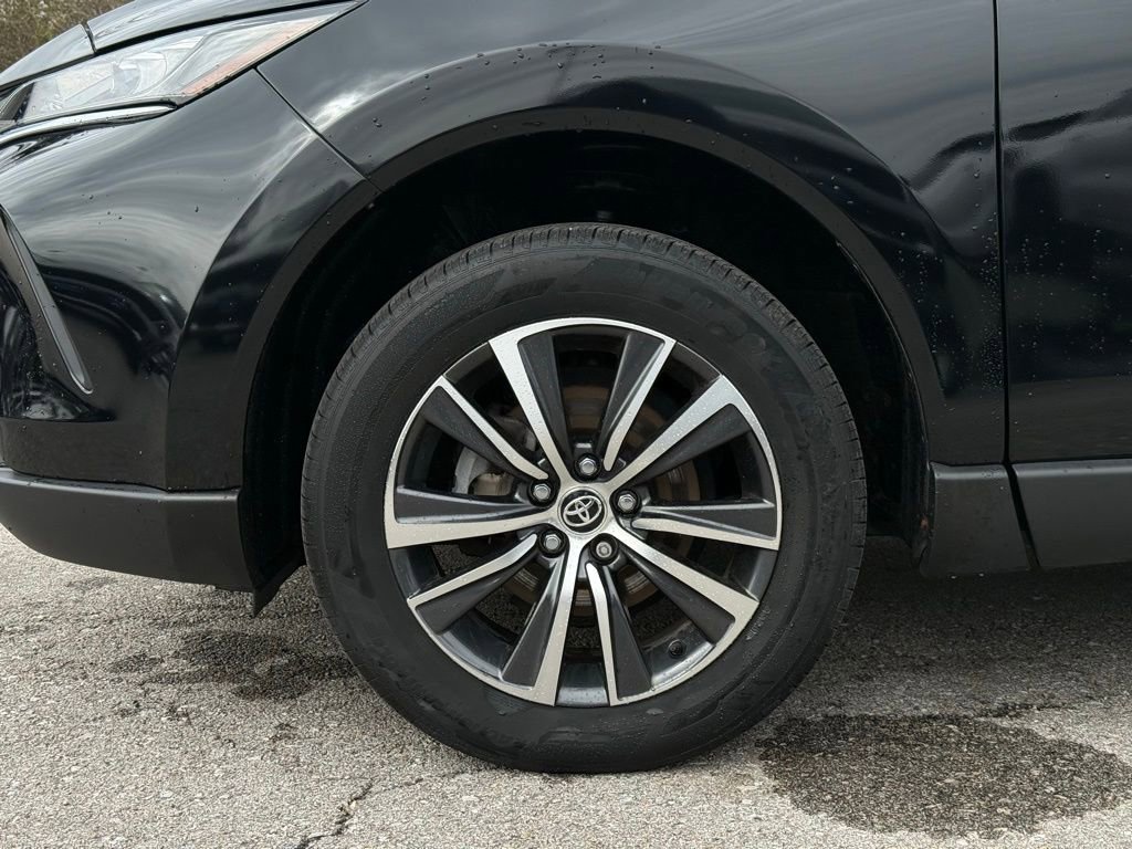 Used 2021 Toyota Venza LE image 5
