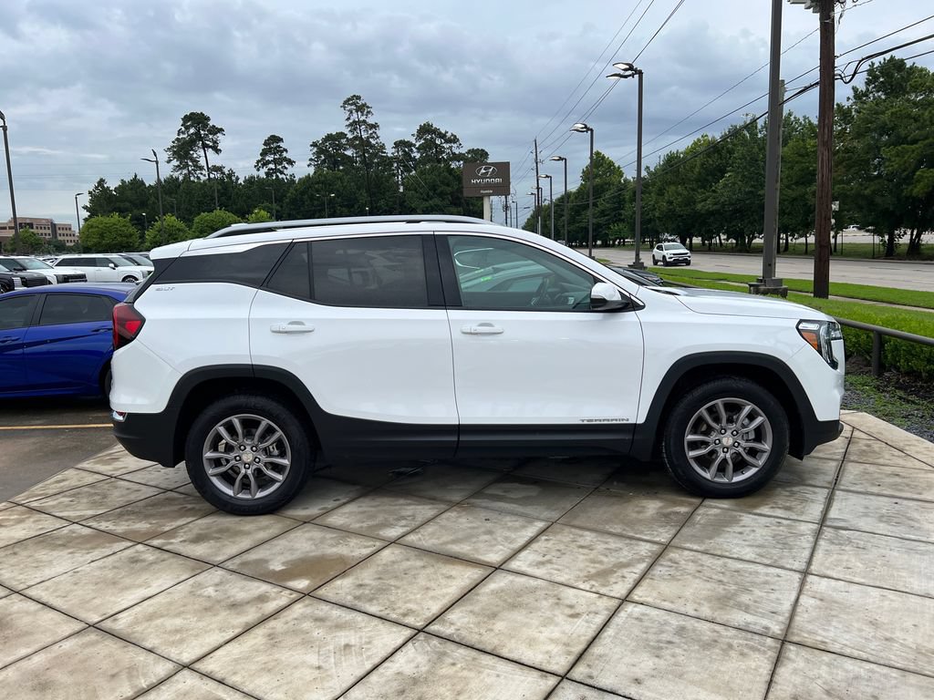 Used 2024 GMC Terrain SLT AWD/4WD image 4