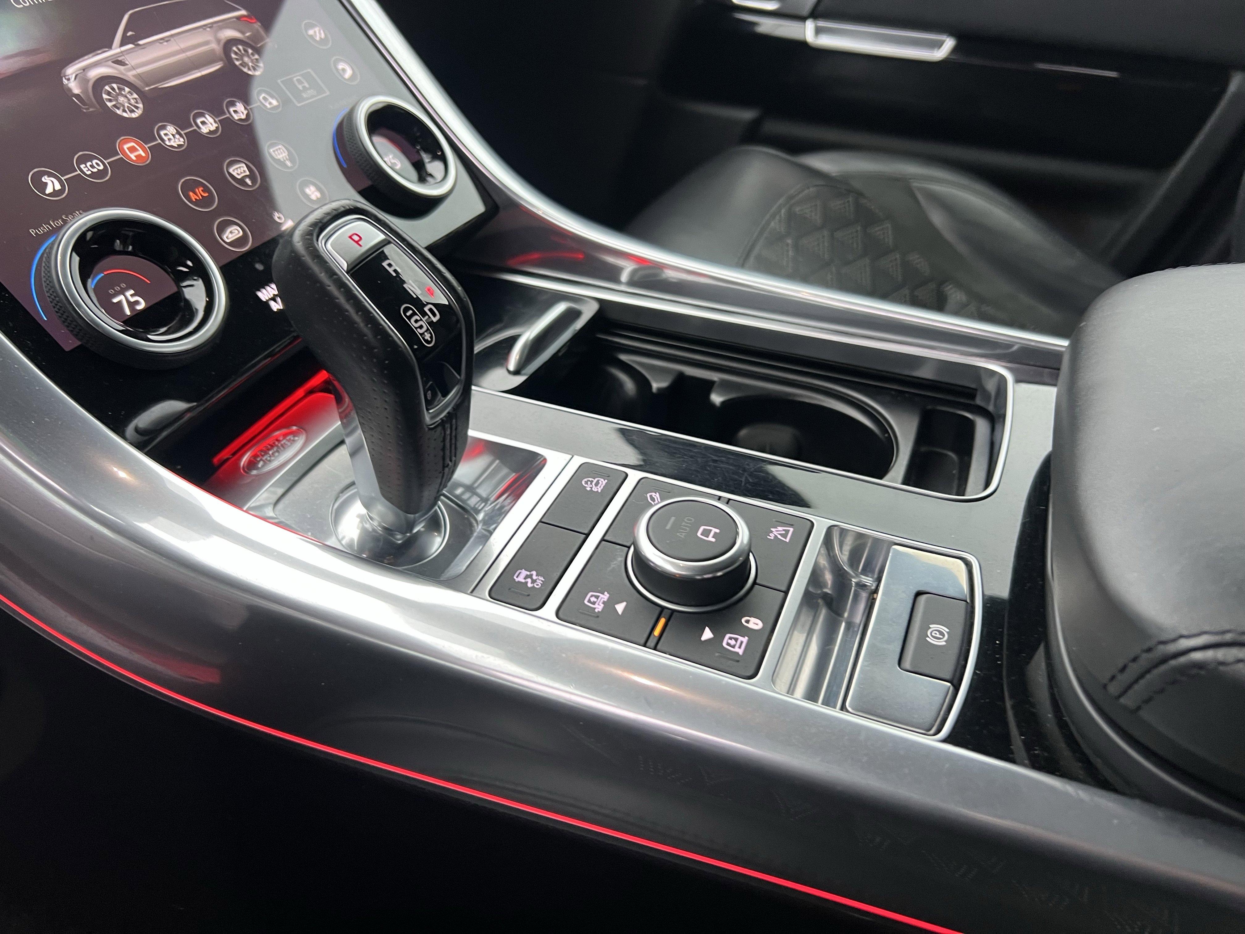 Used 2020 Land Rover Range Rover Sport SVR image 28