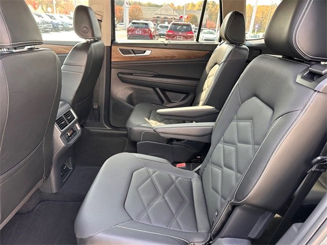 Used 2024 Volkswagen Atlas SE w/ Black Wheel Package image 12