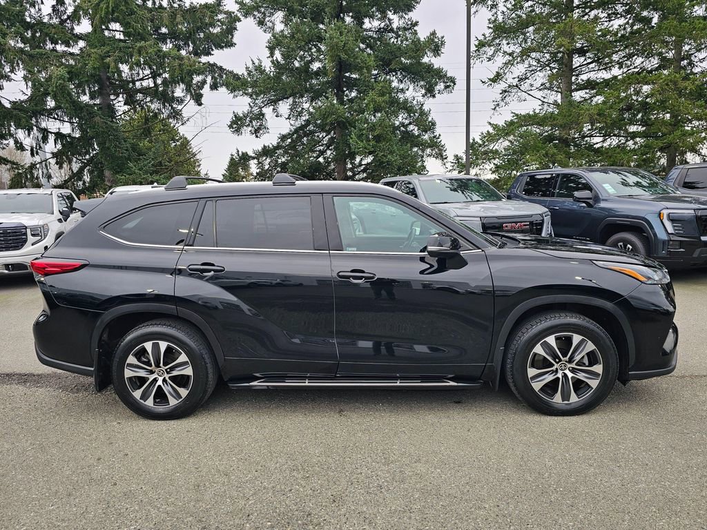 Used 2022 Toyota Highlander XLE image 6