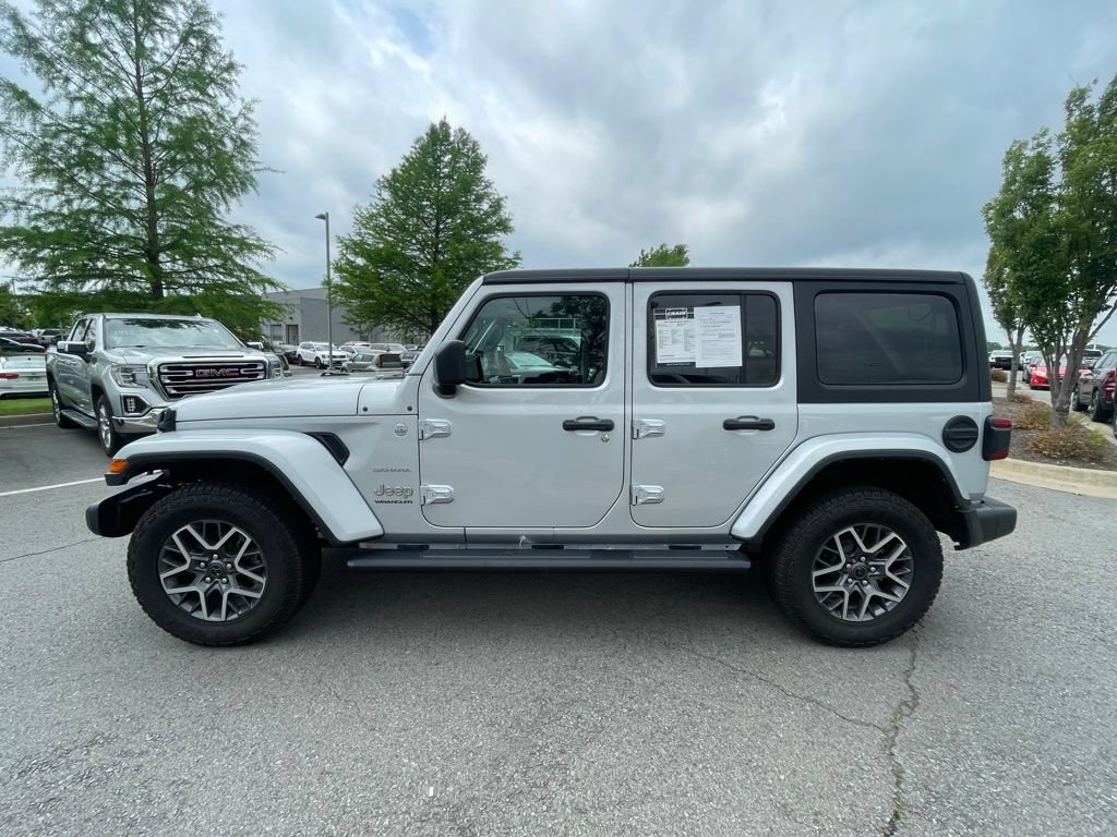 Used 2024 Jeep Wrangler Unlimited Sahara AWD/4WD image 4