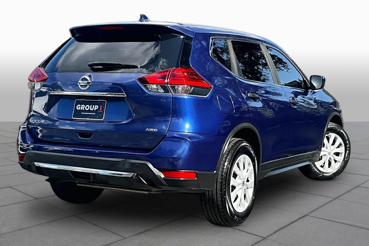 Used 2017 Nissan Rogue S AWD/4WD image 13