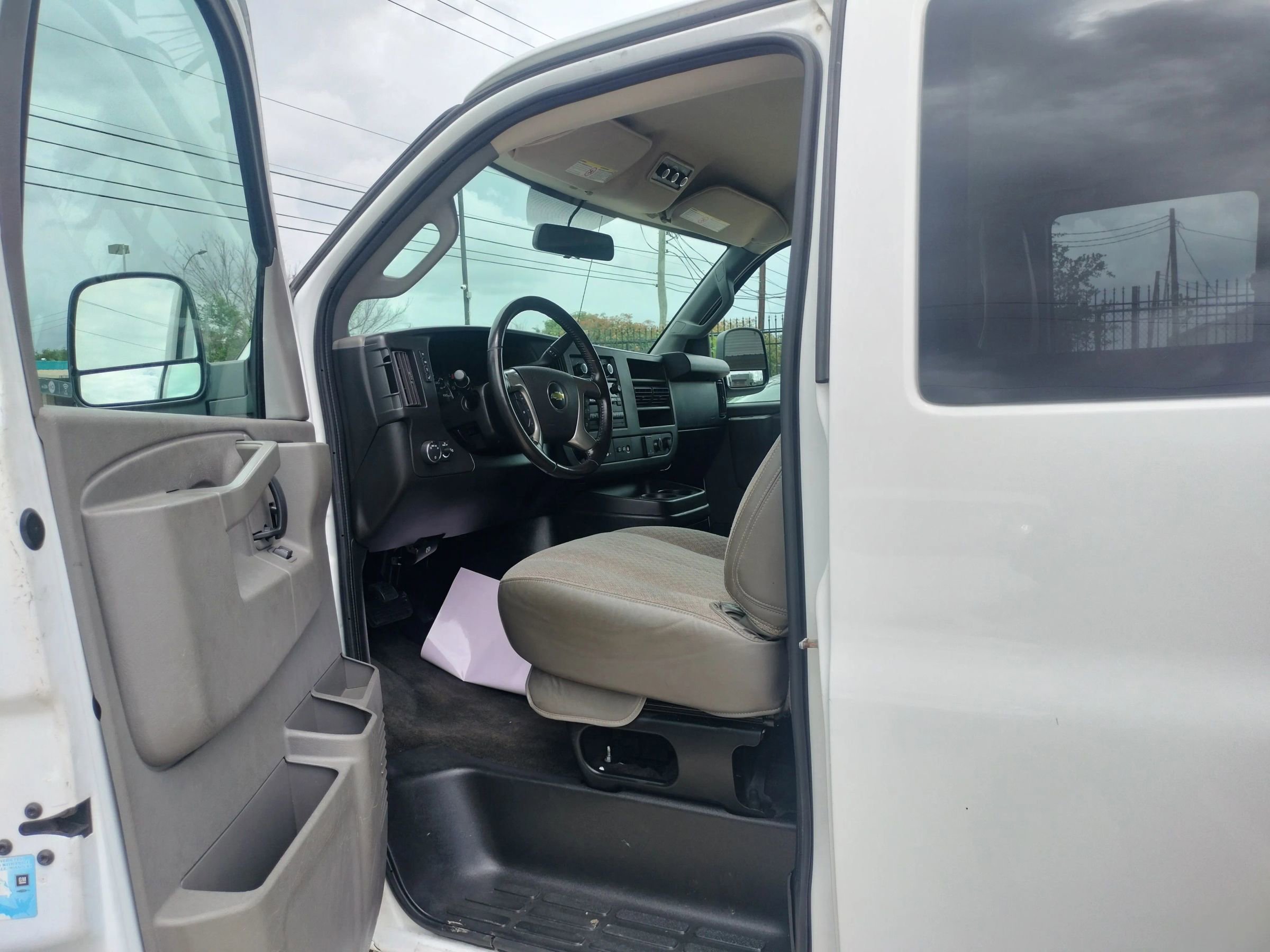Used 2017 Chevrolet Express 2500 LS image 22