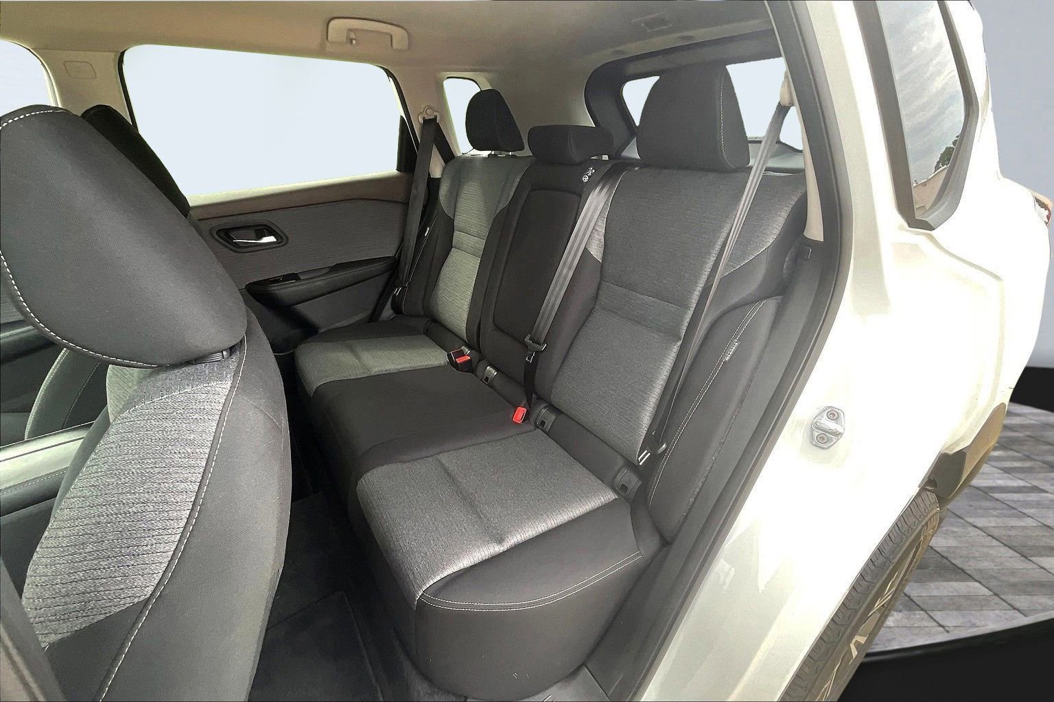 Certified 2023 Nissan Rogue SV image 33