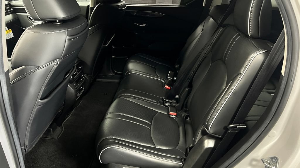 Used 2025 Honda Pilot Elite image 17