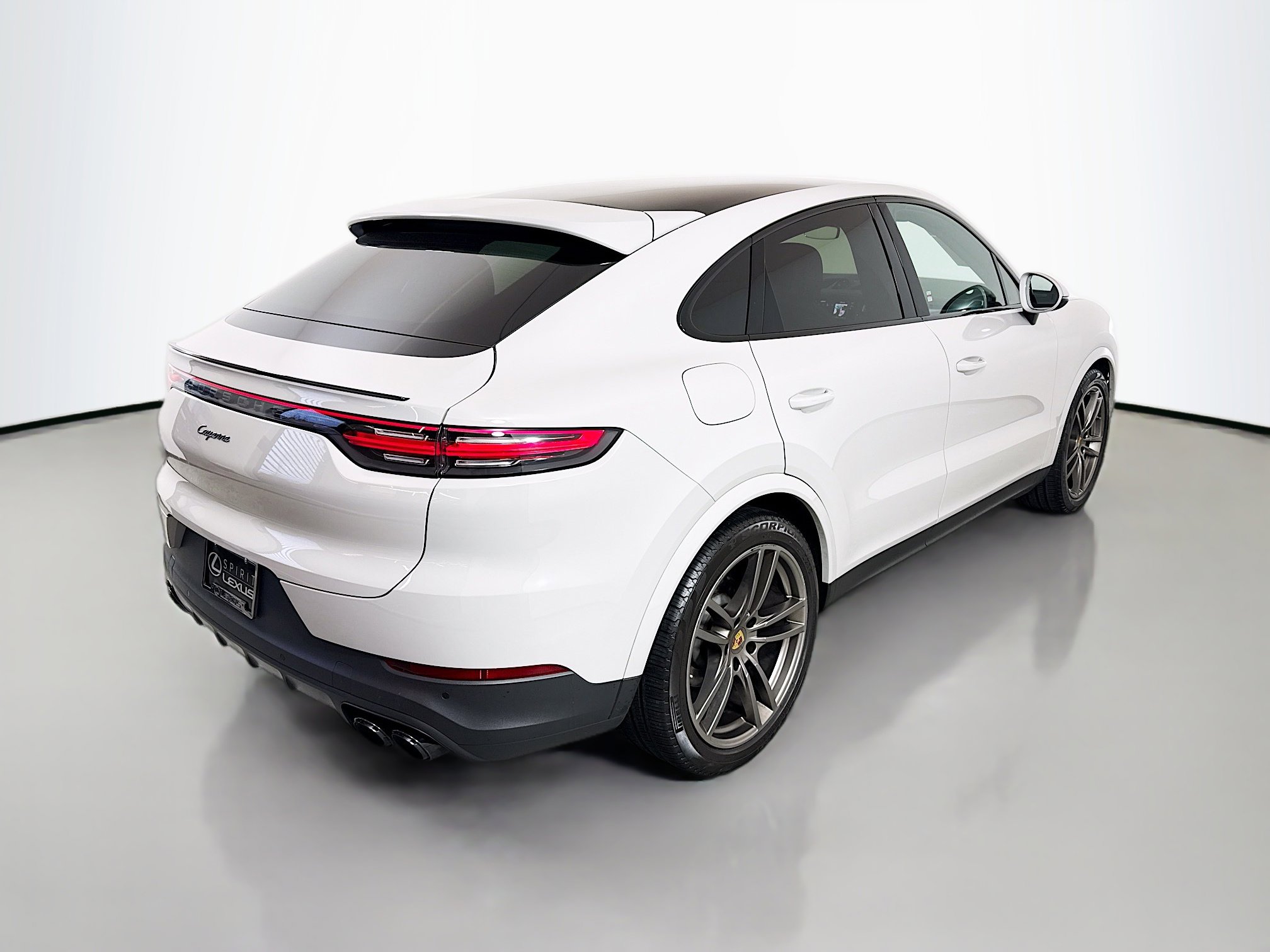 Used 2023 Porsche Cayenne Platinum Edition image 7