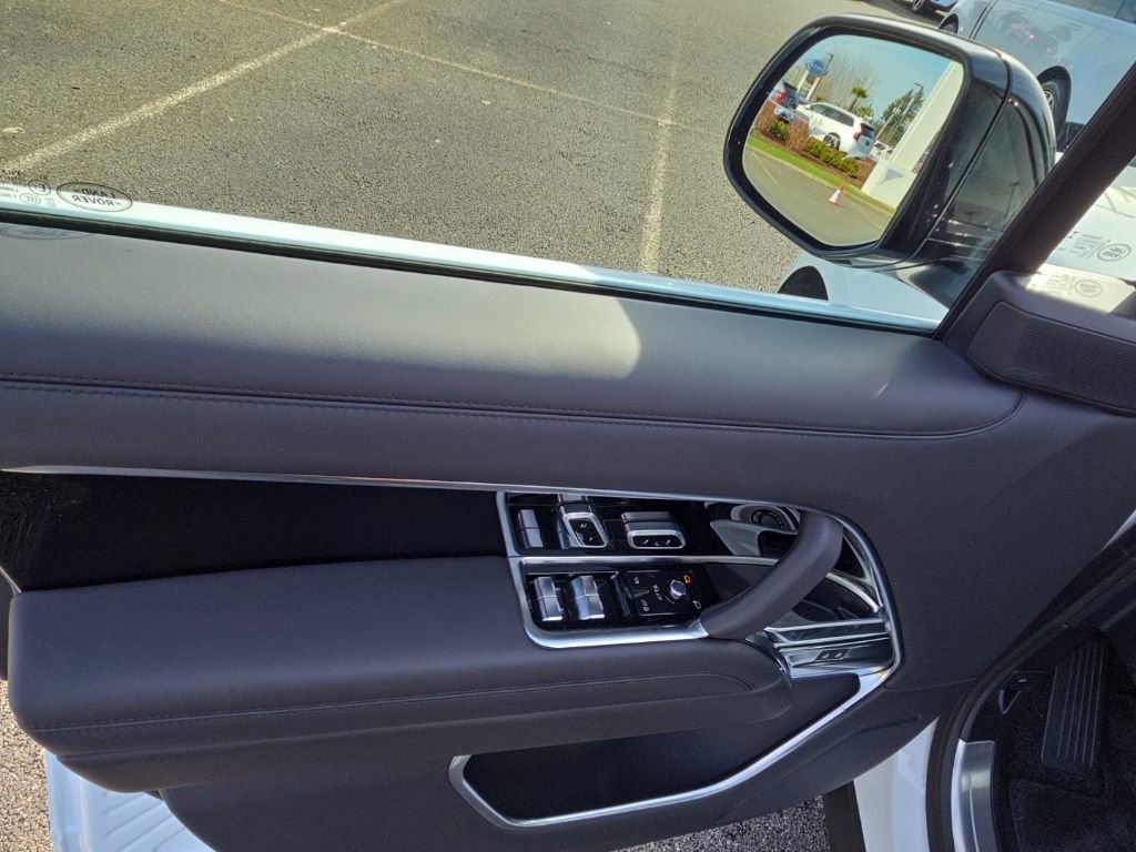 New 2026 Land Rover Range Rover Long Wheelbase SE AWD/4WD image 11